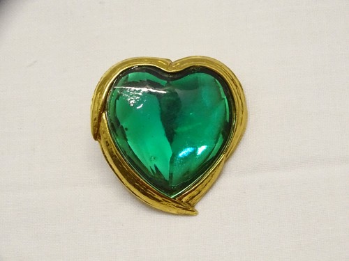 Belle petite broche yves - petite,