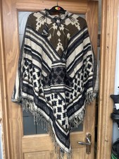 Poncho con cappuccio Boho