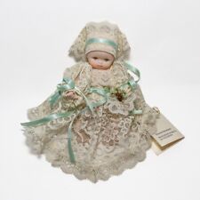 Bambola mignon in porcellana