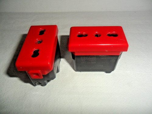 Presa elettrica bipasso