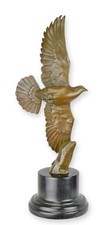 Una scultura in bronzo raffigurante un piccione in volo replica design retrò dec
