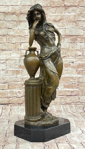 Dama vittoriana firmata
