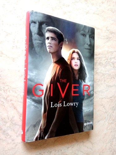Lois lowry the giver - -,