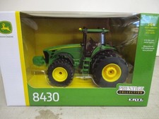Trattore giocattolo John Deere Model 8430 MFWD 2023 "Prestige Collection" scala 1/32 nuovo con scatola