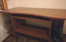 Scrivania Per Pc Marrone Piccola Ammaccatura Al Lato 