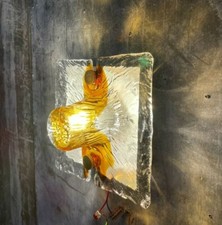 Lampada da parete in vetro di