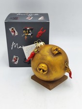 Pallina di natale oro con maschere e corni portafortuna in ceramica fatto a mano