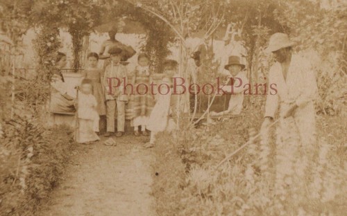 Famiglia nel suo giardino - nel,