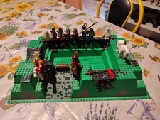 LEGO VINTAGE  castello piastra 6090+ minifigure cavalieri ecc