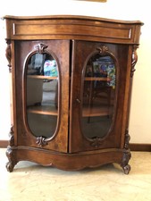 mobiletto antico con ripiano