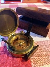 bussola e nn solo in ottone vintage con scatola di legno massello