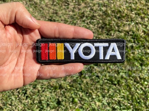Toppa ricamata tricolore - , yota