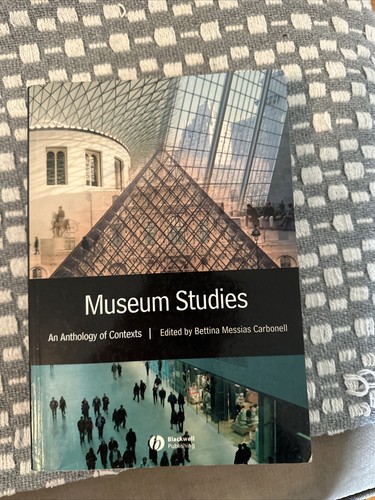 Museum studies an anthology - :,