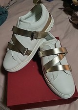 Sneakers VALENTINO GARAVANI in pelle Rockstud con cinturino e fibbia -