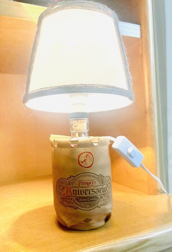 Lampada con bottiglia rum - con, di