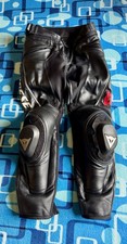 tuta moto dainese  pantalone in pelle taglia  48 in ottime condizioni !  
