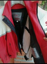 Giacca Scotland bianca e rossa taglia L. Super intatta, mai usata. 