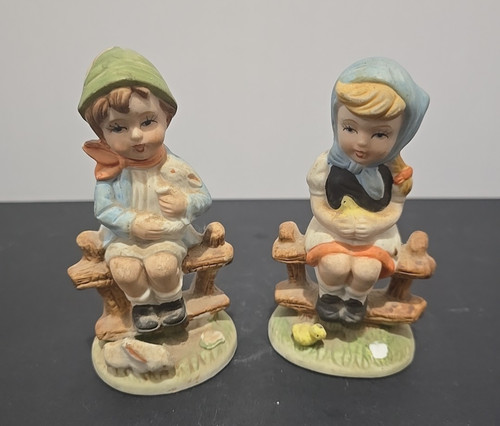 Statuina ceramica ragazzo - in,