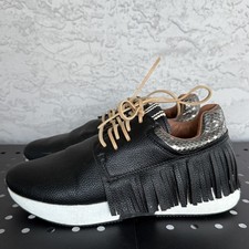 Sneakers Shu Shop Pepa con frange donna 8 nere silenziose lusso boho casual western