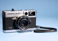 *Olympus 35 EC fotocamera