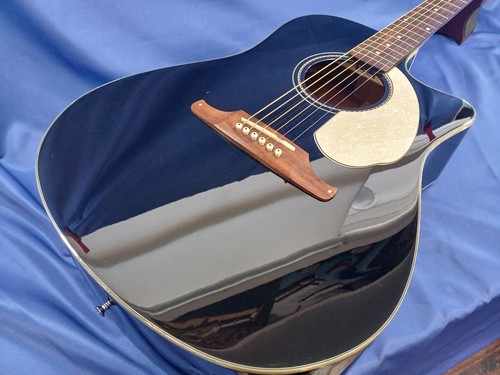 Chitarra acustica elettrica