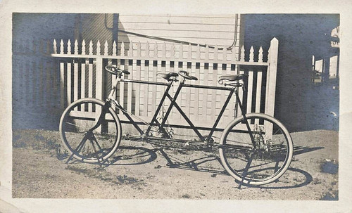 Bicicletta tandem iniziale - iniziale, a