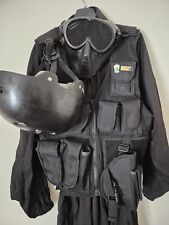 Completo swat per softair. Gilet tattico, elmetto, maschera inclusi.