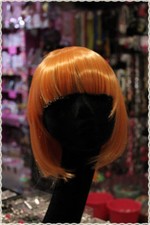 Parrucca caschetto frangia liscio arancio lung. circa 27 cm cosplay carnevale