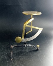 Antica bilancia postale pesa lettere in ferro e ottone . Misure 16,5x12x9cm