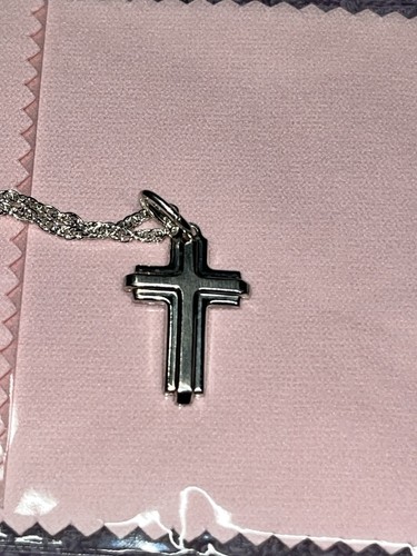 Collana con ciondolo croce