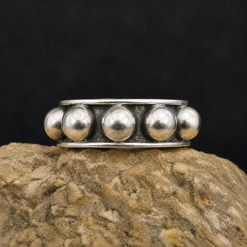 Anello sfera con - a, in