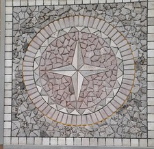 Rosone  mosaico in marmo rosa