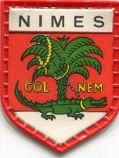 Ecusson plastique NIMES N° 79 Au dos pub Regilait