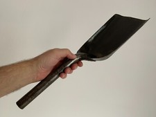 Antica paletta per carbone in ferro