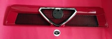 Mascherina anteriore rossa completa di scudo per Alfa Romeo 75 (ed. 1989)