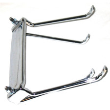 Portaruota di scorta cromato dietro allo scudo LAMBRETTA LI 3° serie