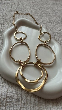 Collana dorata grandi cerchi - a,