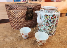 Teiera e coperchio rosa