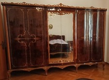 ARMADIO da camera elegante, in radica di noce, 6 ante, 2 con specchio intero