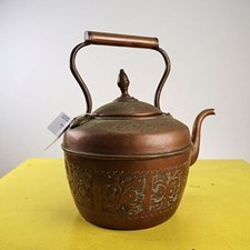antica teiera in rame lavorata