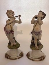 Coppia di statuine Capodimonte in porcellana biscuit firmate Volta 