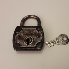 Antico lucchetto in ferro funzionante con chiave Peso grammi 80 circa WALLY