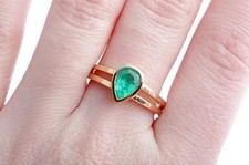 Anello goccia smeraldo 0,89 ct