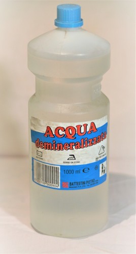 Acqua distillata