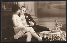 Foto-AK Uomo In Giacca Guarda