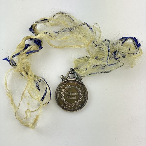 Antica medaglia scienza