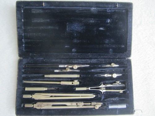 Ancien coffret compas