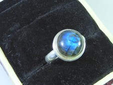 Anello rotondo in labradorite