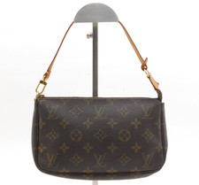 LOUIS VUITTON Pochette