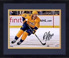 Fotografia pattinaggio maglia oro 8x10 firmata FRMD Roman Josi Nashville Predators